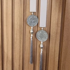 Escapulário de Porta Religioso São Bento cinza