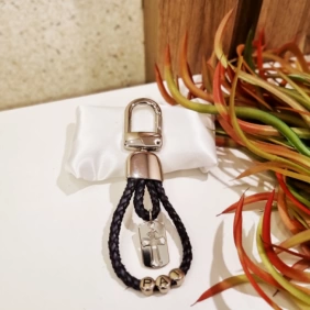 Chaveiro de couro masculino crucifixo personalizado