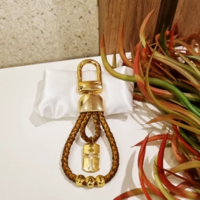 Chaveiro de couro masculino crucifixo personalizado