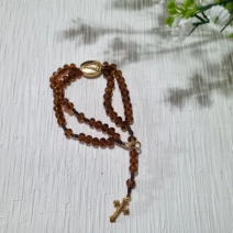 Pulseira terço marrom e dourada Nossa Senhora Aparecida