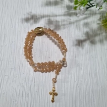 Pulseira terço salmão e dourada Nossa Senhora Aparecida
