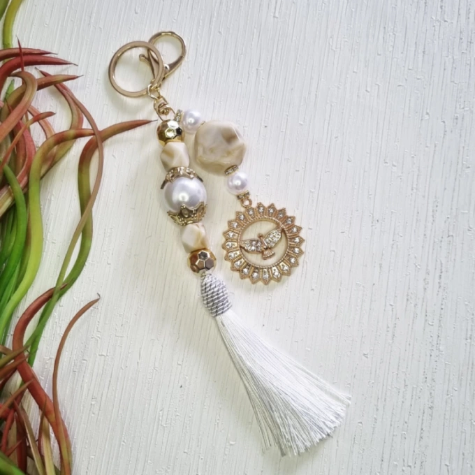 Chaveiro Religioso Espírito Santo branco