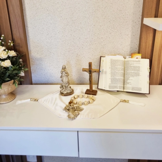 Caminho de Mesa Cetim Bege