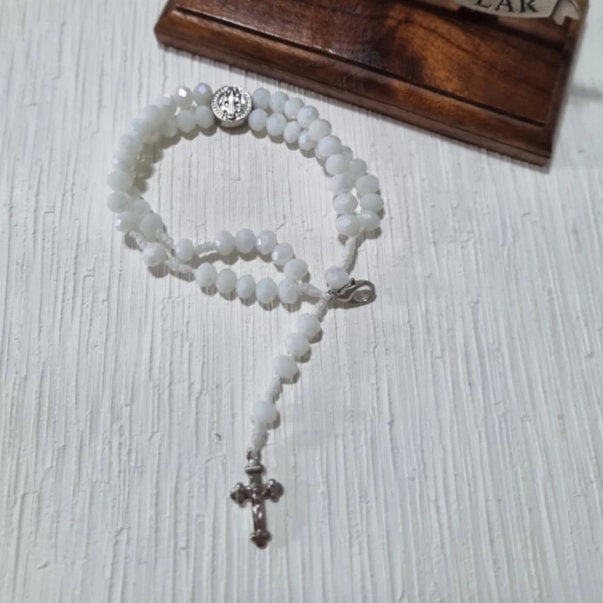 Pulseira terço branca e prata São Bento