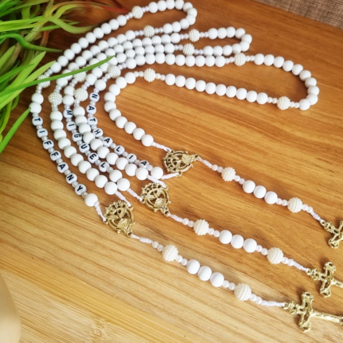Terço branco personalizado com nome